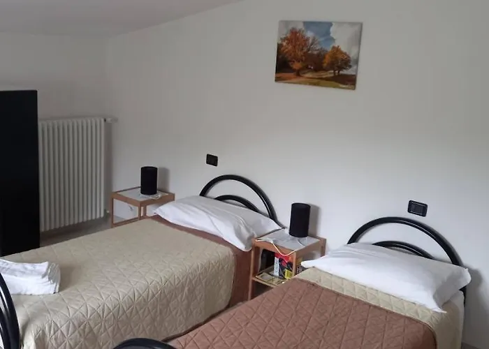 Tolasudolsa Rooms, Breakfast & Mountain Bike Pensionat Compiano