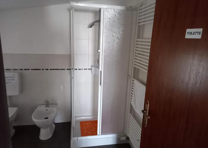 Tolasudolsa Rooms, Breakfast & Mountain Bike Pensionat Compiano